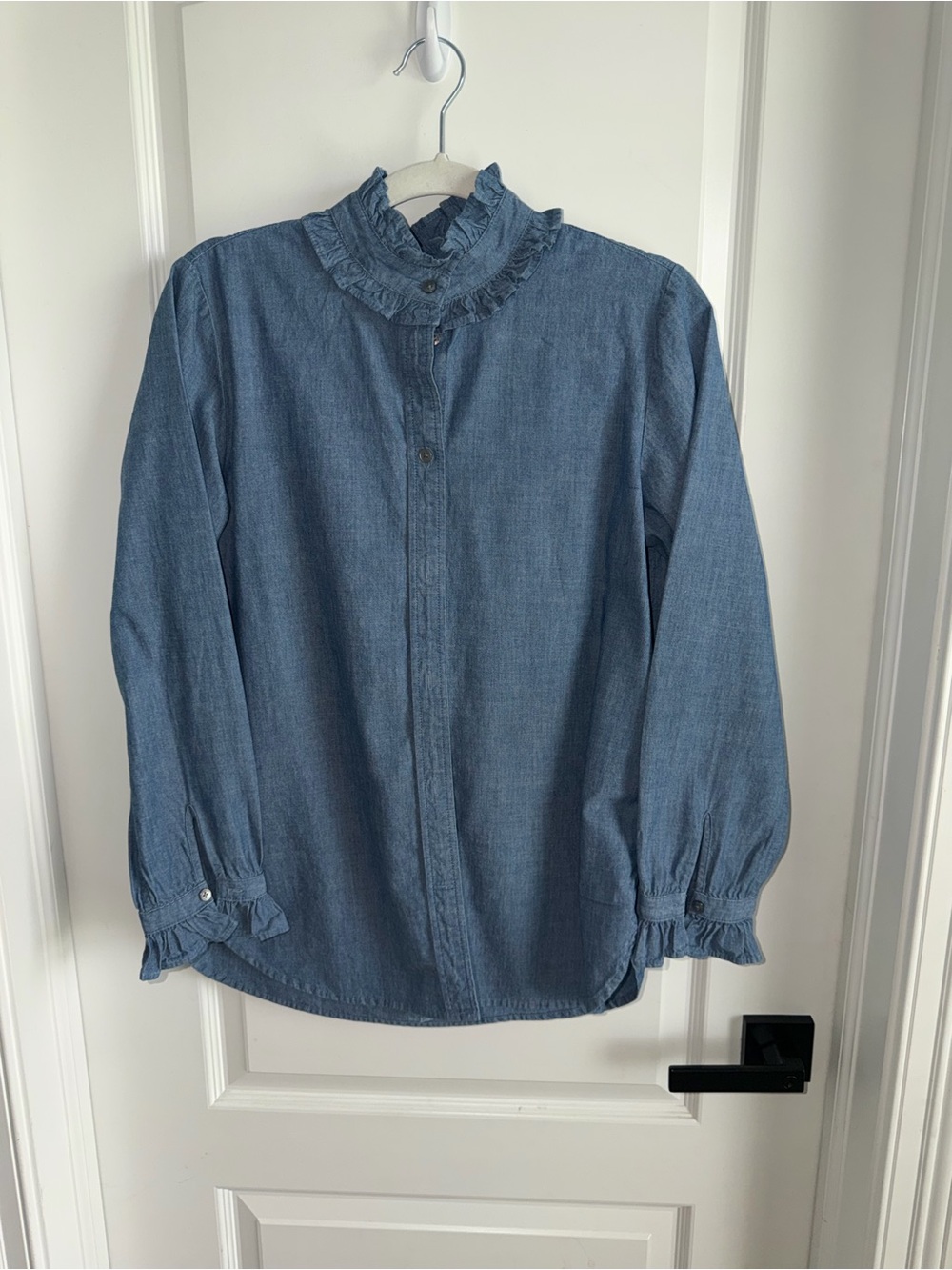 J.Crew Women’s Size 4 Chambray Shirt Ruffle Collar Cuffs Button Front Blue